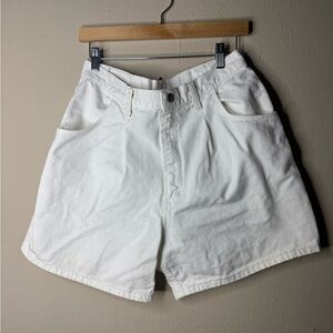 Vintage 90s wrangler white mom
Shorts
